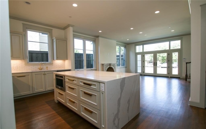 1019 BISHOP Avenue, Dallas, TX 75208, 3 Bedrooms Bedrooms, ,3 BathroomsBathrooms,Residential Lease,For Rent,1019 BISHOP Avenue,20972228