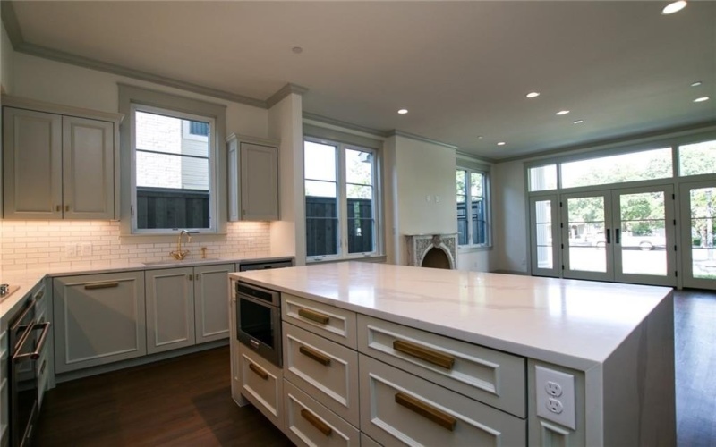 1019 BISHOP Avenue, Dallas, TX 75208, 3 Bedrooms Bedrooms, ,3 BathroomsBathrooms,Residential Lease,For Rent,1019 BISHOP Avenue,20972228