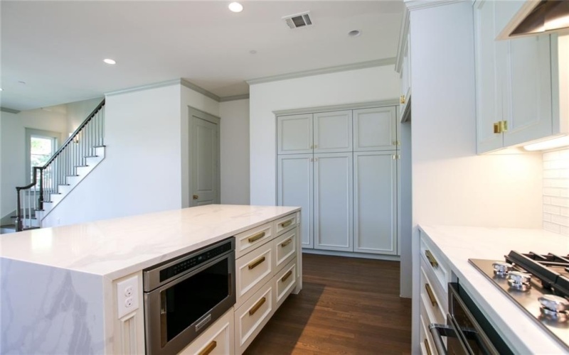 1019 BISHOP Avenue, Dallas, TX 75208, 3 Bedrooms Bedrooms, ,3 BathroomsBathrooms,Residential Lease,For Rent,1019 BISHOP Avenue,20972228