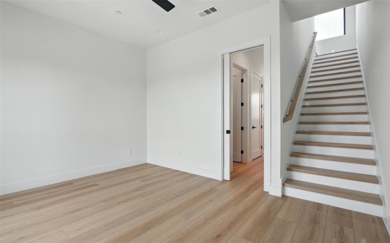 1425 N Garrett Avenue #104, Dallas, TX 75206, 1 Dormitorio Habitaciones , ,1 BañoBaños,Residential Lease,En Alquiler,1425 N Garrett Avenue,20972330