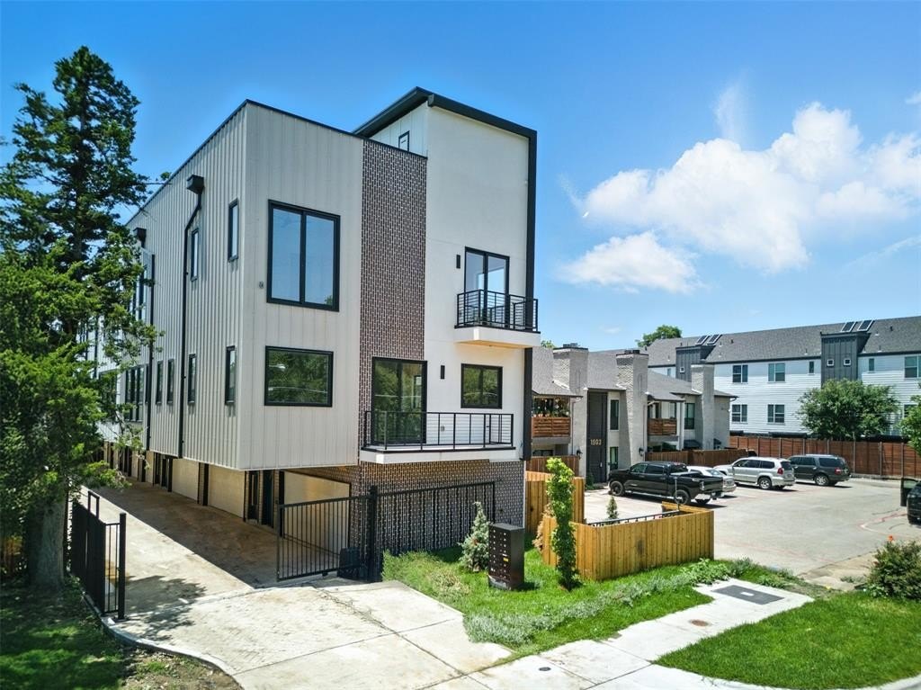1425 N Garrett Avenue #107, Dallas, TX 75206, 2 Bedrooms Bedrooms, ,2 BathroomsBathrooms,Residential Lease,For Rent,1425 N Garrett Avenue,20972333