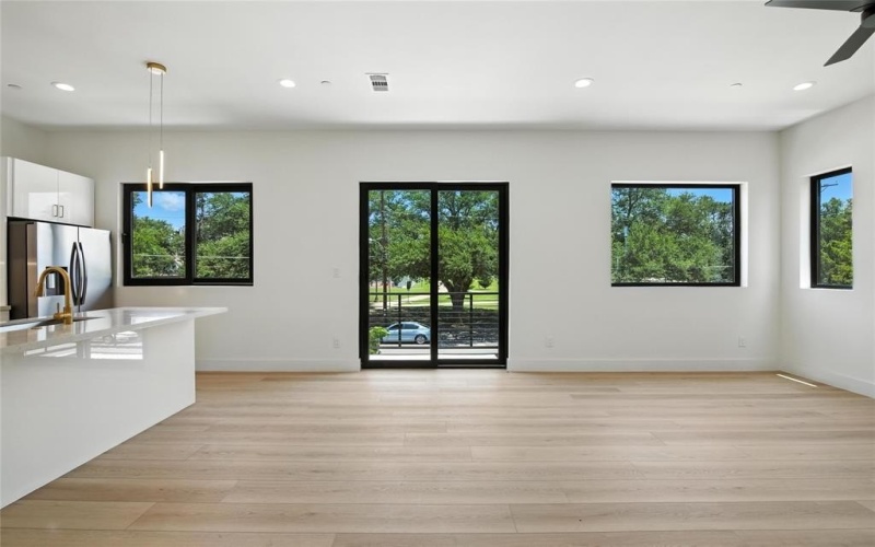 1425 N Garrett Avenue #107, Dallas, TX 75206, 2 Bedrooms Bedrooms, ,2 BathroomsBathrooms,Residential Lease,For Rent,1425 N Garrett Avenue,20972333