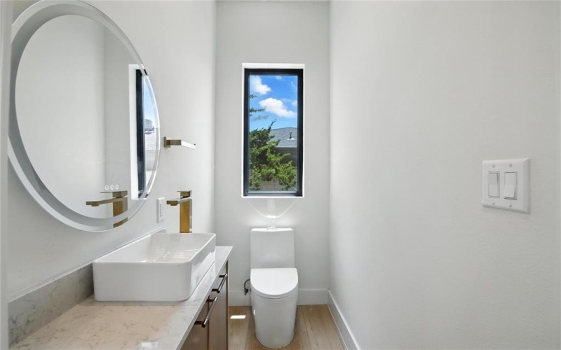 1425 N Garrett Avenue #107, Dallas, TX 75206, 2 Bedrooms Bedrooms, ,2 BathroomsBathrooms,Residential Lease,For Rent,1425 N Garrett Avenue,20972333