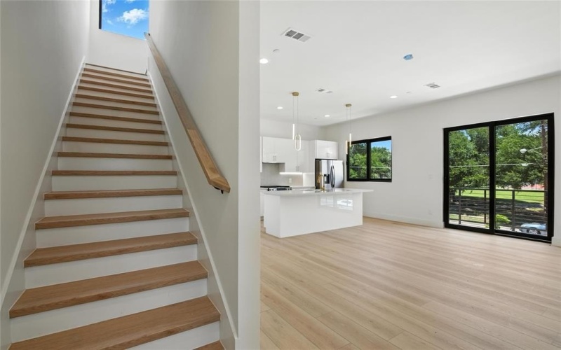 1425 N Garrett Avenue #107, Dallas, TX 75206, 2 Bedrooms Bedrooms, ,2 BathroomsBathrooms,Residential Lease,For Rent,1425 N Garrett Avenue,20972333