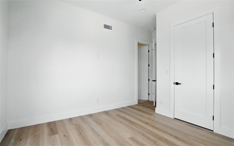 1425 N Garrett Avenue #107, Dallas, TX 75206, 2 Bedrooms Bedrooms, ,2 BathroomsBathrooms,Residential Lease,For Rent,1425 N Garrett Avenue,20972333