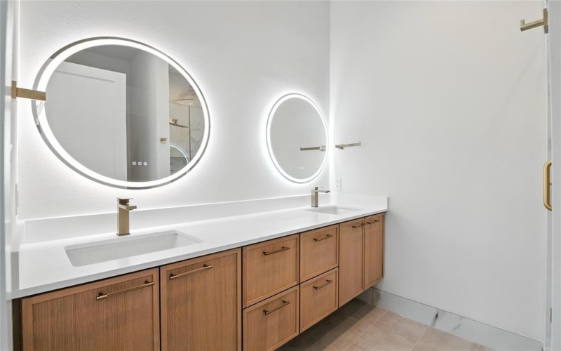 1425 N Garrett Avenue #107, Dallas, TX 75206, 2 Bedrooms Bedrooms, ,2 BathroomsBathrooms,Residential Lease,For Rent,1425 N Garrett Avenue,20972333