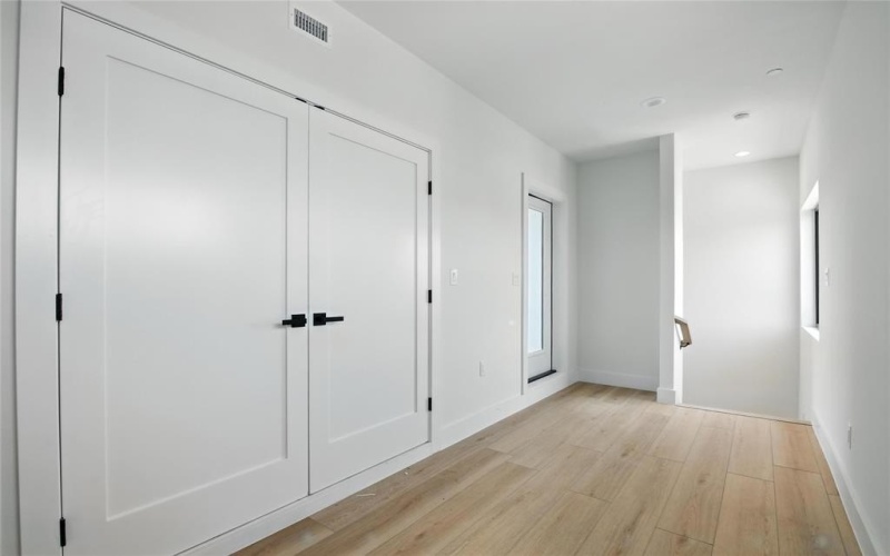 1425 N Garrett Avenue #107, Dallas, TX 75206, 2 Bedrooms Bedrooms, ,2 BathroomsBathrooms,Residential Lease,For Rent,1425 N Garrett Avenue,20972333