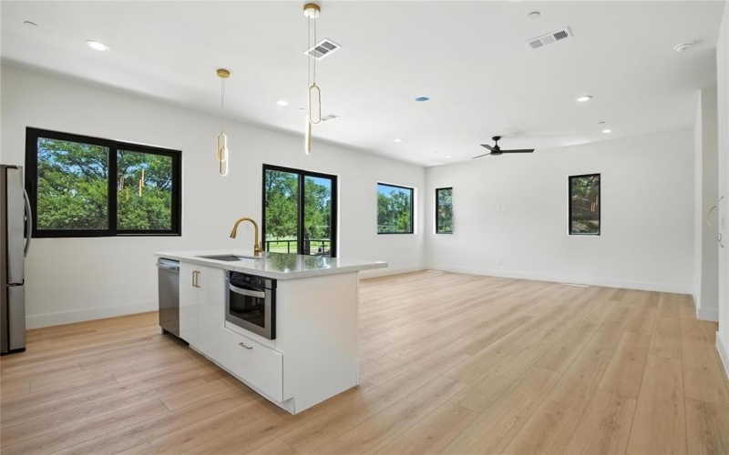 1425 N Garrett Avenue #107, Dallas, TX 75206, 2 Bedrooms Bedrooms, ,2 BathroomsBathrooms,Residential Lease,For Rent,1425 N Garrett Avenue,20972333