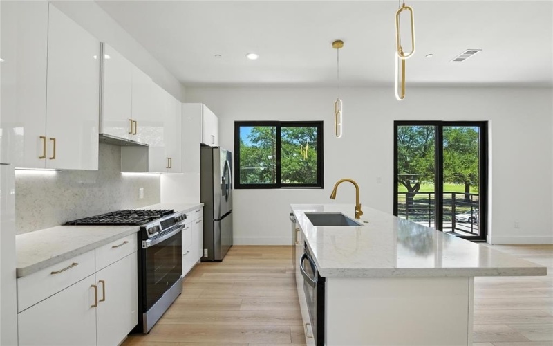1425 N Garrett Avenue #107, Dallas, TX 75206, 2 Bedrooms Bedrooms, ,2 BathroomsBathrooms,Residential Lease,For Rent,1425 N Garrett Avenue,20972333