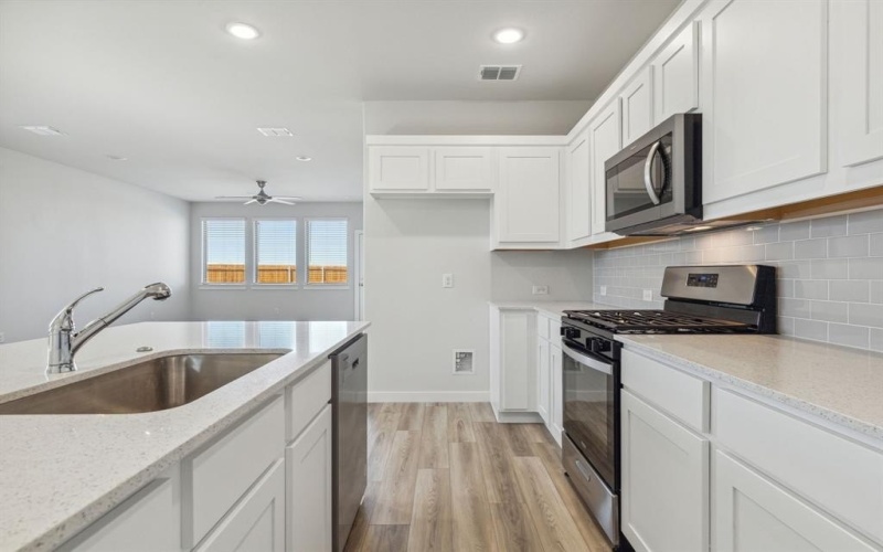 806 Pine Beach Drive, McKinney, TX 75071, 4 Bedrooms Bedrooms, ,3 BathroomsBathrooms,Residential,For Sale,806 Pine Beach Drive,20972672
