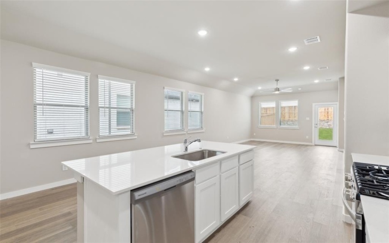 904 Pine Beach Drive, McKinney, TX 75071, 3 Bedrooms Bedrooms, ,3 BathroomsBathrooms,Residential,For Sale,904 Pine Beach Drive,20972693