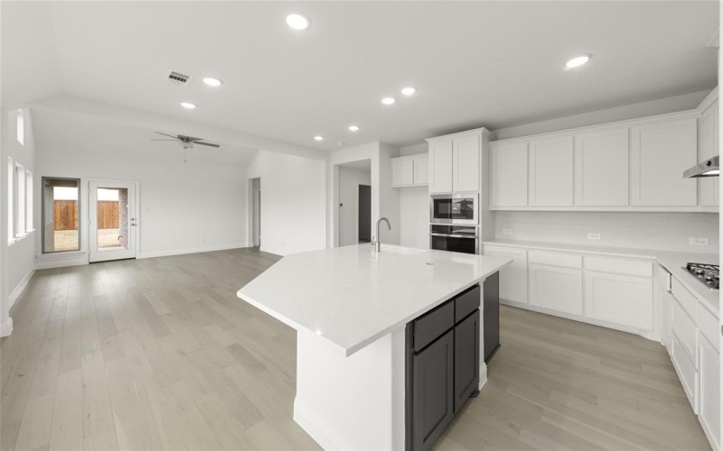 920 Apeldoorn Trail, Little Elm, TX 75068, 3 Bedrooms Bedrooms, ,2 BathroomsBathrooms,Residential,For Sale,920 Apeldoorn Trail,20972974