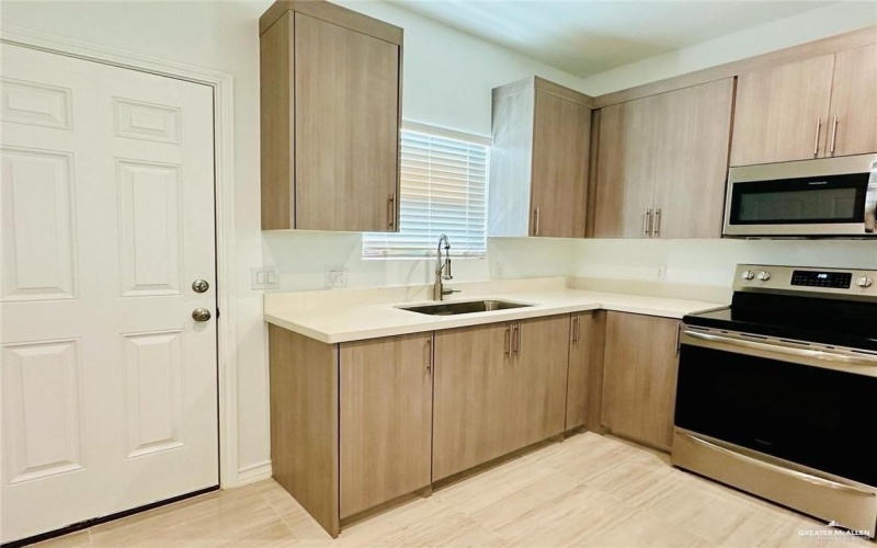 805 N Clarence Avenue #2, Edinburg, TX 78541, 2 Habitaciones Habitaciones , ,2 BañosBaños,Residential Lease,En Alquiler,805 N Clarence Avenue,473942