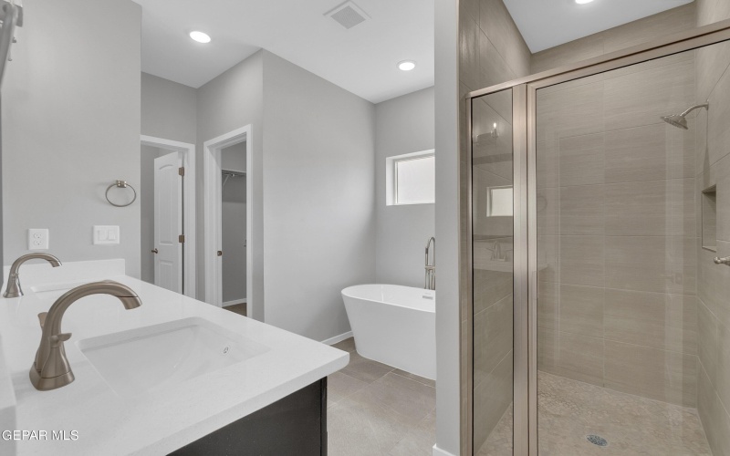 13948 Summer Hail Avenue, El Paso, TX 79928, 3 Bedrooms Bedrooms, ,2 BathroomsBathrooms,Residential,For Sale,13948 Summer Hail Avenue,924838