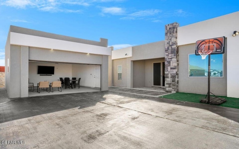 2212 MIKE PRICE Drive, El Paso, TX 79938, 5 Bedrooms Bedrooms, ,3 BathroomsBathrooms,Residential,For Sale,2212 MIKE PRICE Drive,924857