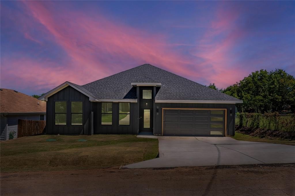 2213 Navasota Street, Granbury, TX 76048, 4 Bedrooms Bedrooms, ,2 BathroomsBathrooms,Residential,For Sale,2213 Navasota Street,20930558