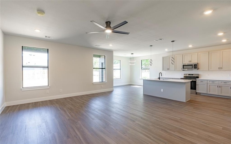 2213 Navasota Street, Granbury, TX 76048, 4 Bedrooms Bedrooms, ,2 BathroomsBathrooms,Residential,For Sale,2213 Navasota Street,20930558