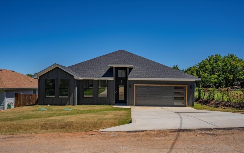 2213 Navasota Street, Granbury, TX 76048, 4 Bedrooms Bedrooms, ,2 BathroomsBathrooms,Residential,For Sale,2213 Navasota Street,20930558