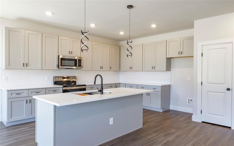 2213 Navasota Street, Granbury, TX 76048, 4 Bedrooms Bedrooms, ,2 BathroomsBathrooms,Residential,For Sale,2213 Navasota Street,20930558