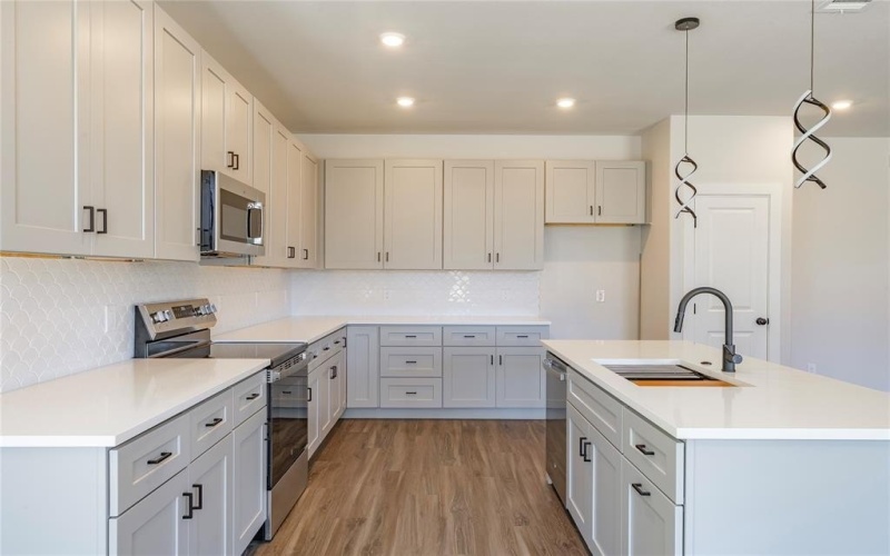 2213 Navasota Street, Granbury, TX 76048, 4 Bedrooms Bedrooms, ,2 BathroomsBathrooms,Residential,For Sale,2213 Navasota Street,20930558
