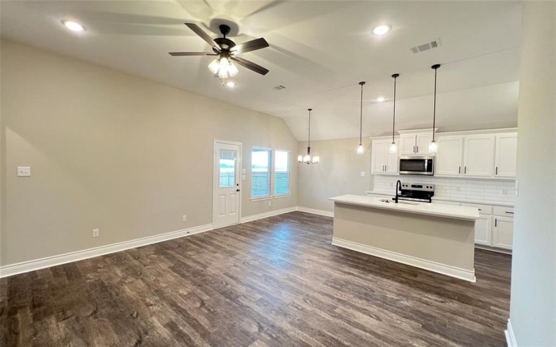 6110 Coles Lane, Greenville, TX 75402, 3 Bedrooms Bedrooms, ,2 BathroomsBathrooms,Residential Lease,For Rent,6110 Coles Lane,20972423