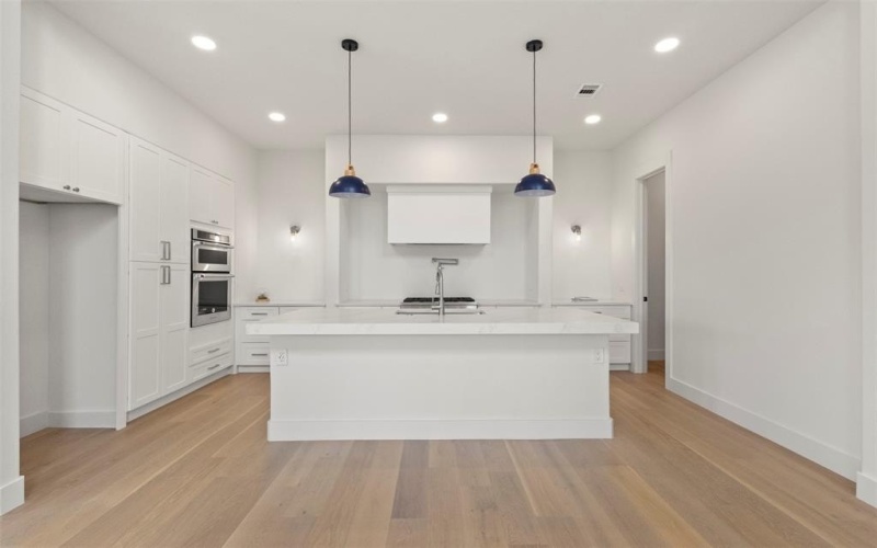 2327 Bussey Drive, Irving, TX 75062, 5 Bedrooms Bedrooms, ,5 BathroomsBathrooms,Residential,For Sale,2327 Bussey Drive,20973252
