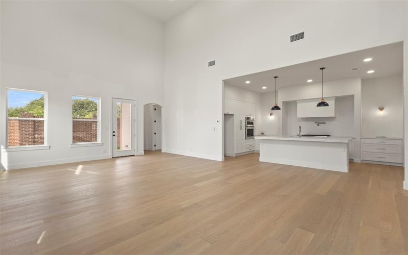 2327 Bussey Drive, Irving, TX 75062, 5 Bedrooms Bedrooms, ,5 BathroomsBathrooms,Residential,For Sale,2327 Bussey Drive,20973252