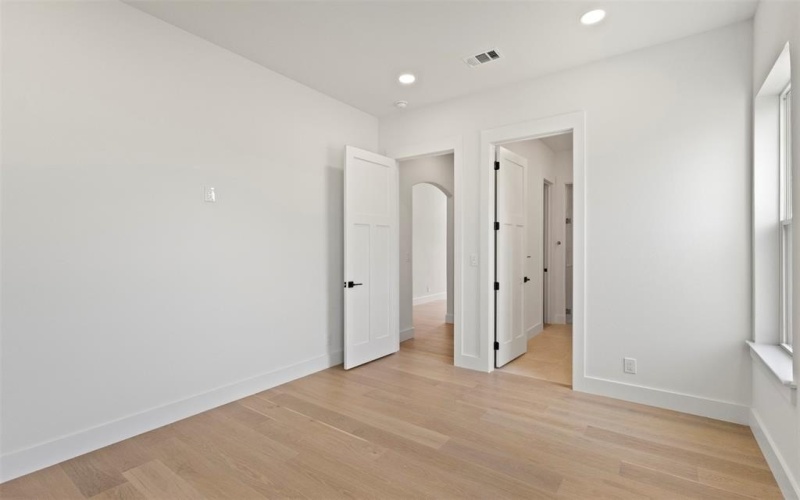 2327 Bussey Drive, Irving, TX 75062, 5 Bedrooms Bedrooms, ,5 BathroomsBathrooms,Residential,For Sale,2327 Bussey Drive,20973252
