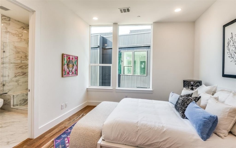 426 W 9th Street #104, Dallas, TX 75208, 3 Bedrooms Bedrooms, ,3 BathroomsBathrooms,Residential,For Sale,426 W 9th Street,20973655