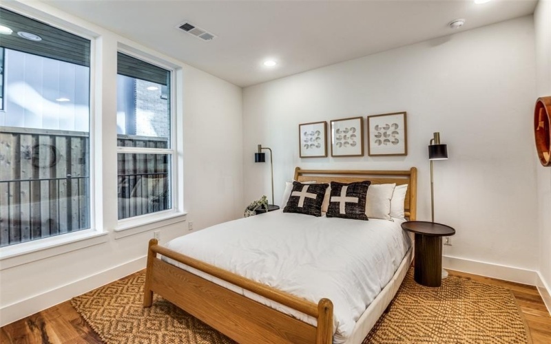 426 W 9th Street #104, Dallas, TX 75208, 3 Bedrooms Bedrooms, ,3 BathroomsBathrooms,Residential,For Sale,426 W 9th Street,20973655