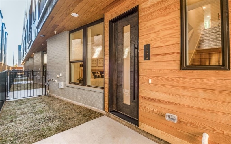 426 W 9th Street #104, Dallas, TX 75208, 3 Bedrooms Bedrooms, ,3 BathroomsBathrooms,Residential,For Sale,426 W 9th Street,20973655
