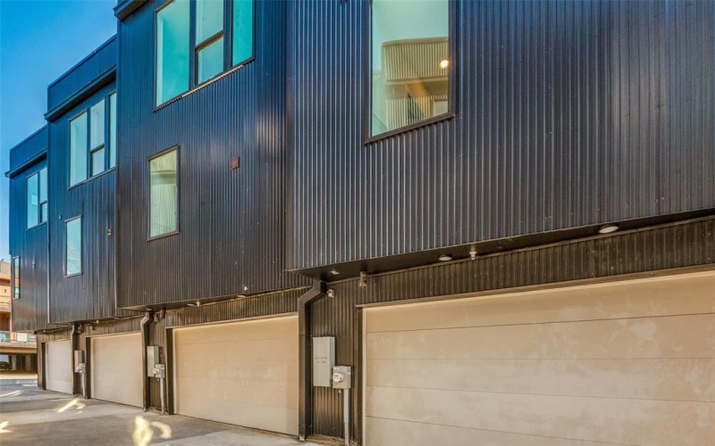 426 W 9th Street #104, Dallas, TX 75208, 3 Bedrooms Bedrooms, ,3 BathroomsBathrooms,Residential,For Sale,426 W 9th Street,20973655