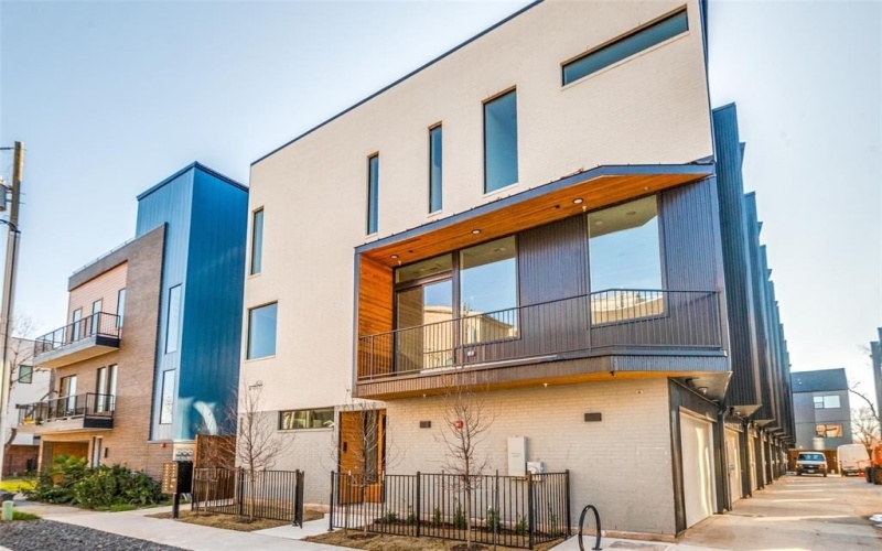 426 W 9th Street #104, Dallas, TX 75208, 3 Bedrooms Bedrooms, ,3 BathroomsBathrooms,Residential,For Sale,426 W 9th Street,20973655