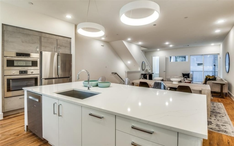 426 W 9th Street #104, Dallas, TX 75208, 3 Bedrooms Bedrooms, ,3 BathroomsBathrooms,Residential,For Sale,426 W 9th Street,20973655