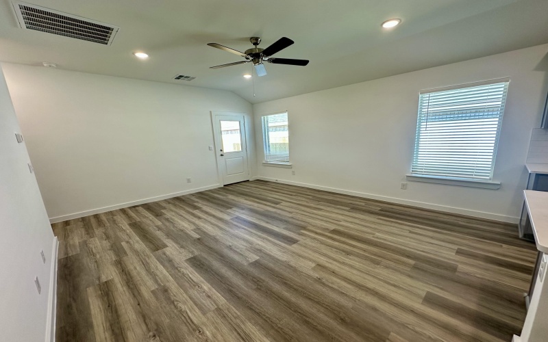614 E 14th Street, Wolfforth, TX 79382, 3 Habitaciones Habitaciones , ,2 BañosBaños,Residential Lease,En Alquiler,614 E 14th Street,202556609