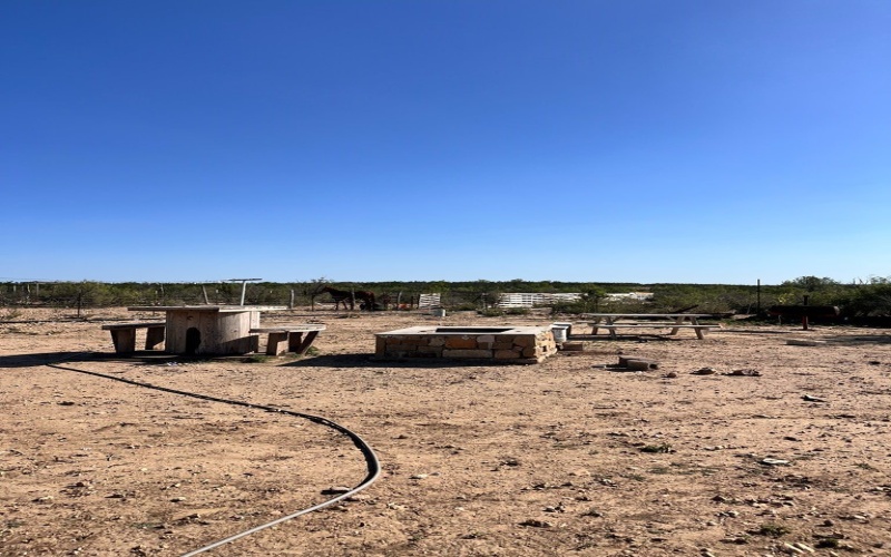 614 Sunset Road, Eagle Pass, TX 78852, 5 Habitaciones Habitaciones , ,2 BañosBaños,Granja,En Venta,614 Sunset Road,81366