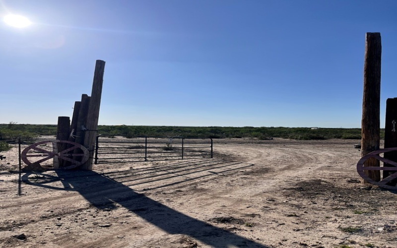614 Sunset Road, Eagle Pass, TX 78852, 5 Habitaciones Habitaciones , ,2 BañosBaños,Granja,En Venta,614 Sunset Road,81366
