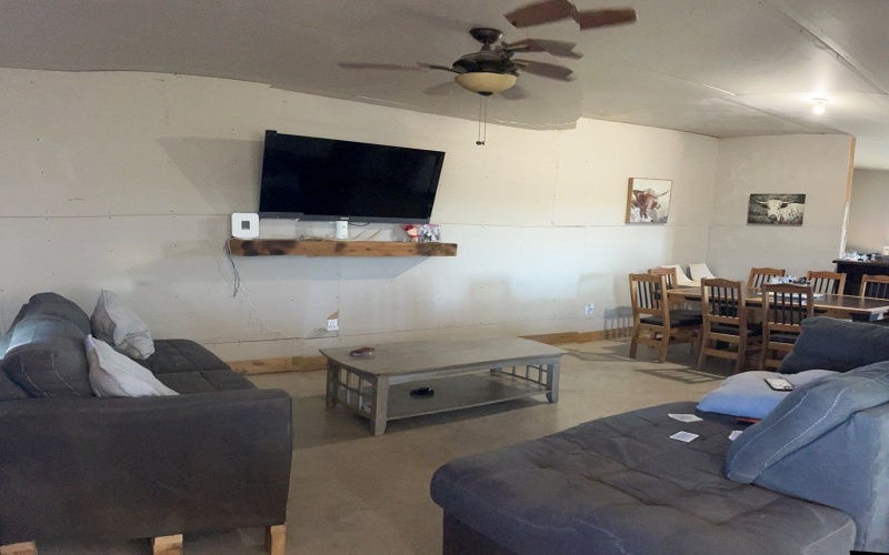 614 Sunset Road, Eagle Pass, TX 78852, 5 Habitaciones Habitaciones , ,2 BañosBaños,Granja,En Venta,614 Sunset Road,81366