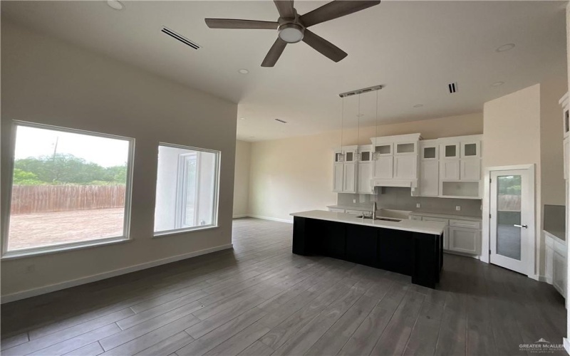 1510 Helen Drive, Weslaco, TX 78596, 4 Bedrooms Bedrooms, ,3 BathroomsBathrooms,Residential,For Sale,1510 Helen Drive,474150