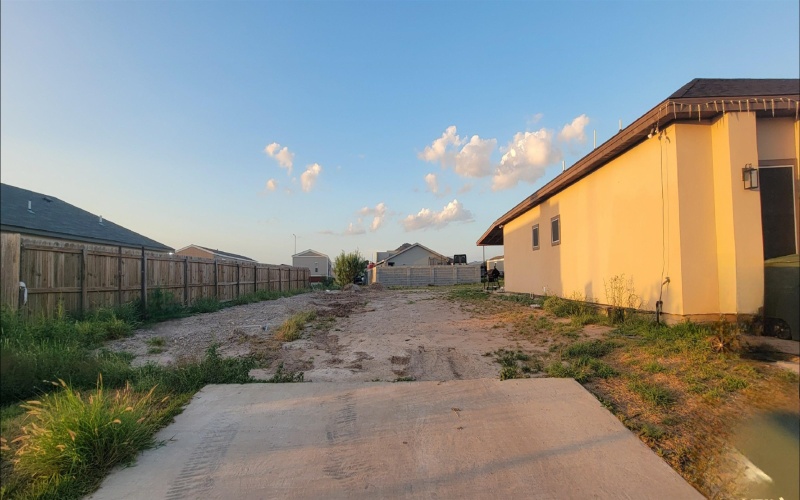 624 Rosemary Ln., Laredo, TX 78046, 3 Bedrooms Bedrooms, ,2 BathroomsBathrooms,Residential,For Sale,624 Rosemary Ln.,20252636