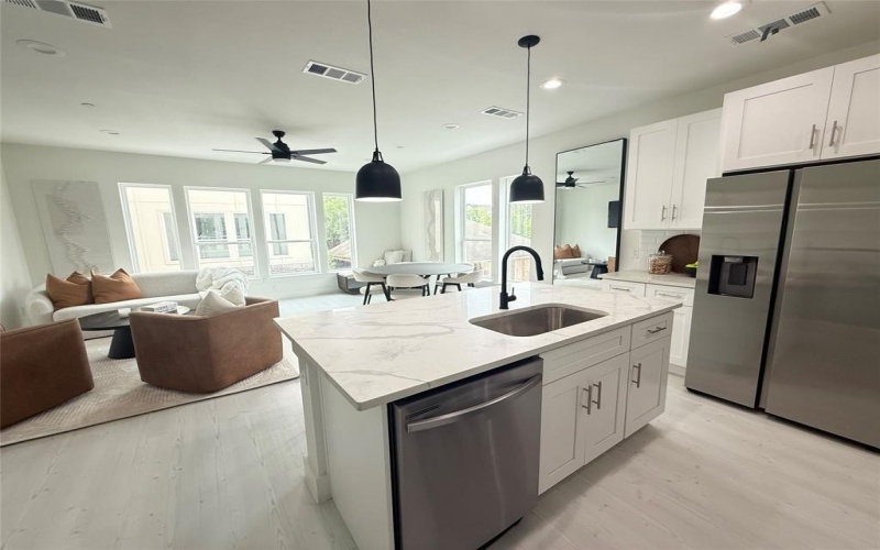 7207 Mohawk Drive #104, Dallas, TX 75235, 2 Habitaciones Habitaciones , ,2 BañosBaños,Residential Lease,En Alquiler,7207 Mohawk Drive,20975726