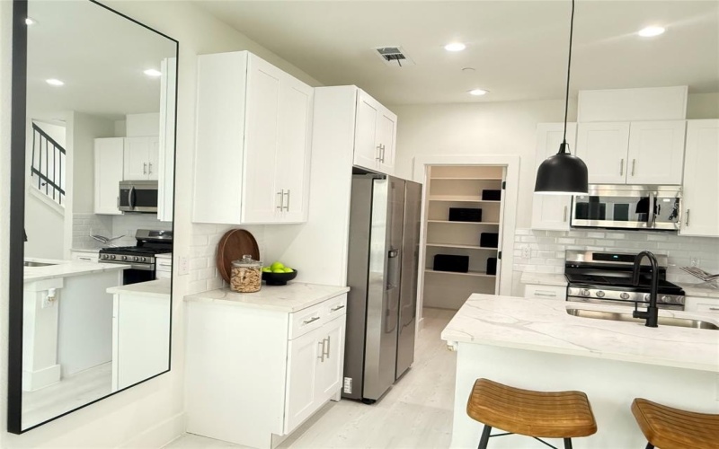 7207 Mohawk Drive #104, Dallas, TX 75235, 2 Habitaciones Habitaciones , ,2 BañosBaños,Residential Lease,En Alquiler,7207 Mohawk Drive,20975726