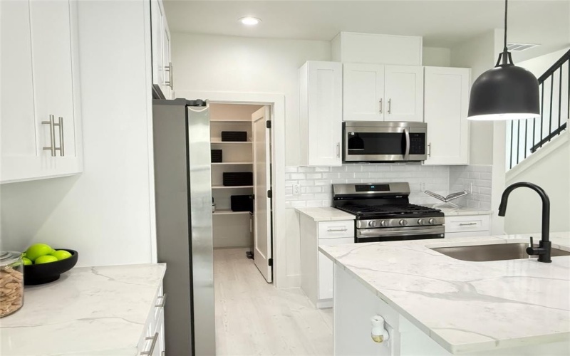 7207 Mohawk Drive #104, Dallas, TX 75235, 2 Habitaciones Habitaciones , ,2 BañosBaños,Residential Lease,En Alquiler,7207 Mohawk Drive,20975726