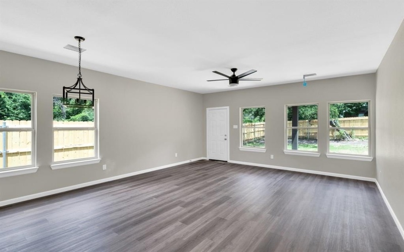 5136 Farnsworth Avenue, Fort Worth, TX 76107, 4 Bedrooms Bedrooms, ,3 BathroomsBathrooms,Residential,For Sale,5136 Farnsworth Avenue,20971033