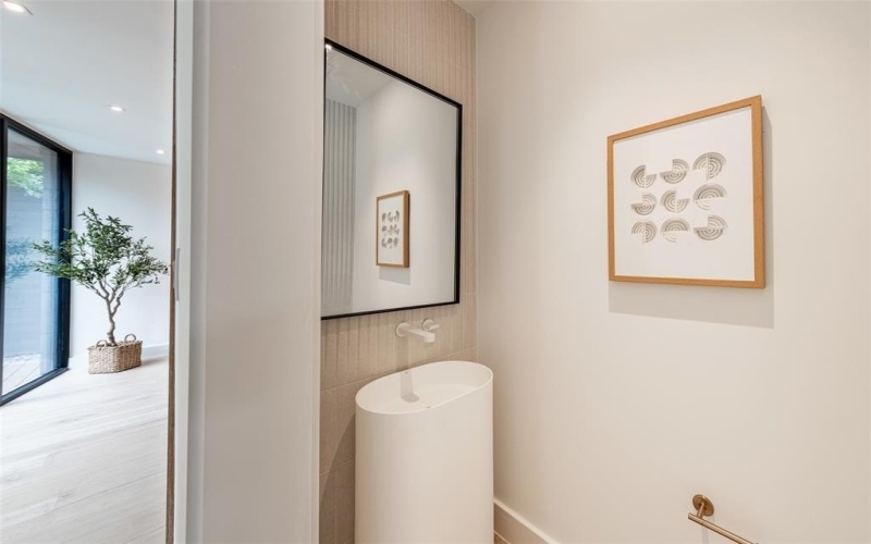 6822 Victoria Avenue, Dallas, TX 75209, 4 Bedrooms Bedrooms, ,5 BathroomsBathrooms,Residential,For Sale,6822 Victoria Avenue,20974020