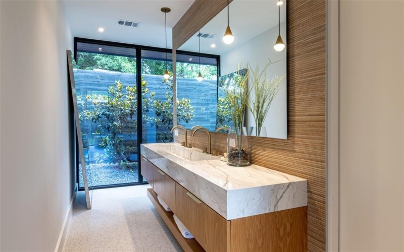 6822 Victoria Avenue, Dallas, TX 75209, 4 Bedrooms Bedrooms, ,5 BathroomsBathrooms,Residential,For Sale,6822 Victoria Avenue,20974020
