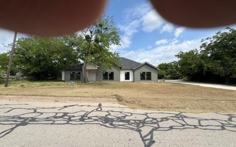1011 Holden Street, Glen Rose, TX 76043, 3 Habitaciones Habitaciones , ,2 BañosBaños,Residential,En Venta,1011 Holden Street,20974696