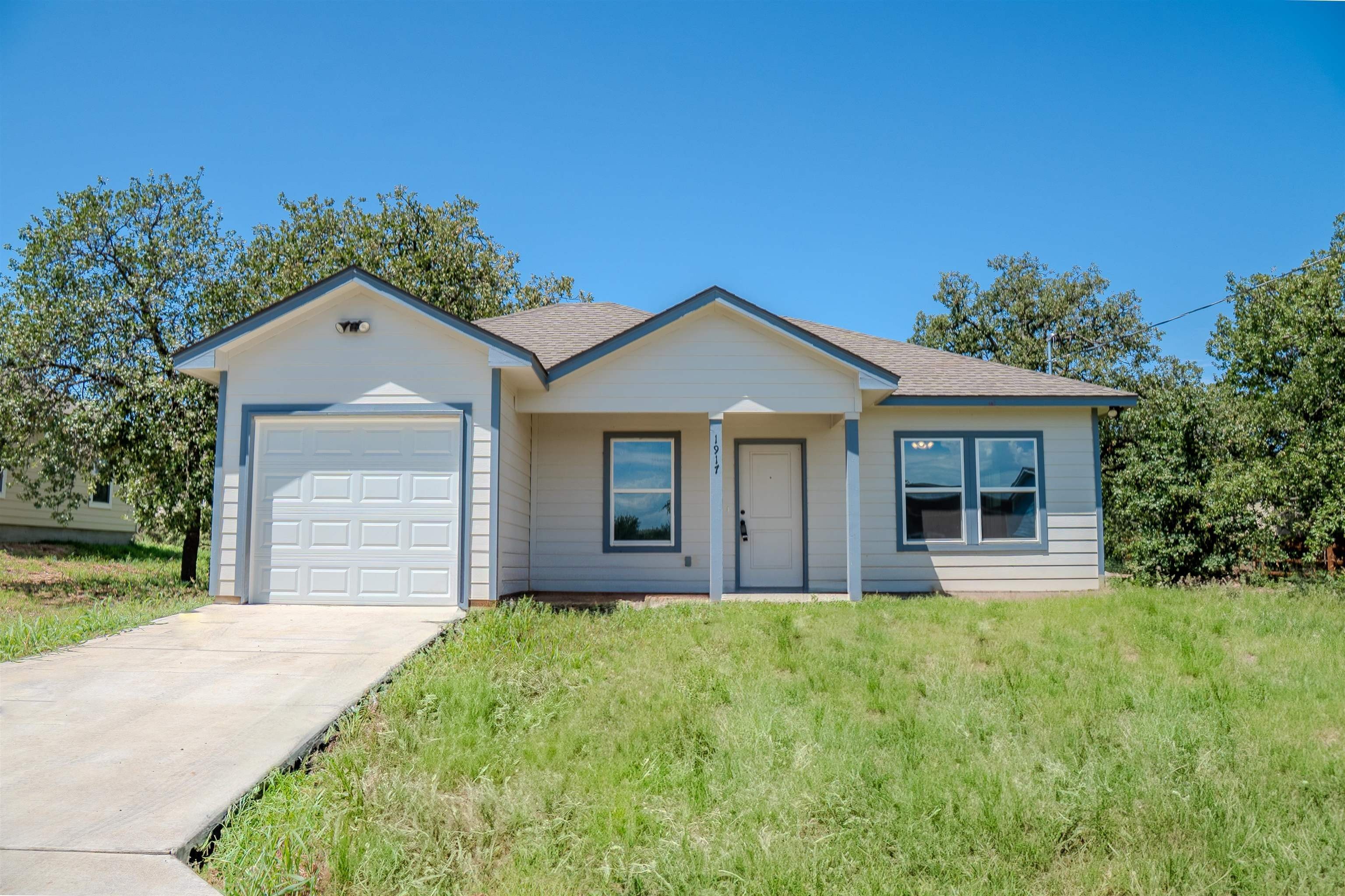 1917 Greenwood Avenue, Kingsland, TX 78639, 3 Habitaciones Habitaciones , ,2 BañosBaños,Residential,En Venta,1917 Greenwood Avenue,173862