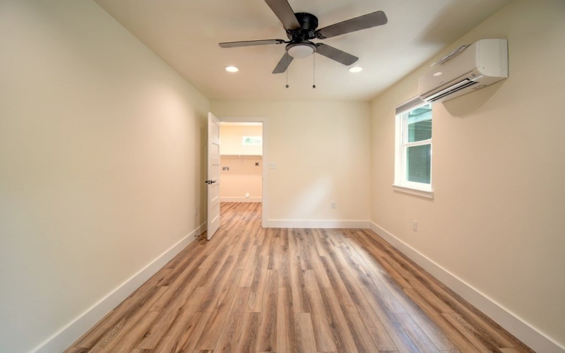 1302 McAllen St, Kerrville, TX 78028, 2 Habitaciones Habitaciones , ,1 BañoBaños,Residential,En Venta,1302 McAllen St,119629