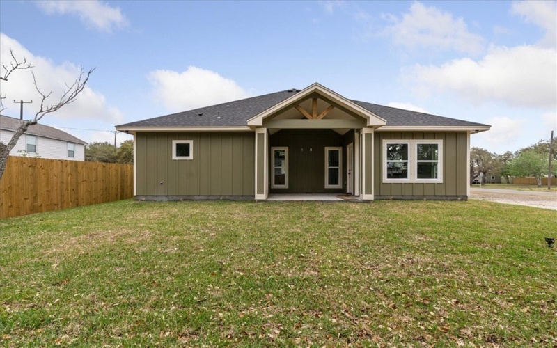 411 Magnolia W, Aransas Pass, TX 78336, 3 Habitaciones Habitaciones , ,2 BañosBaños,Residential,En Venta,411 Magnolia W,456661